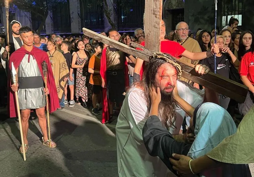 EL OBJETIVO FOTO VIA CRUCIS VIVIENTE CBA CADENA 3