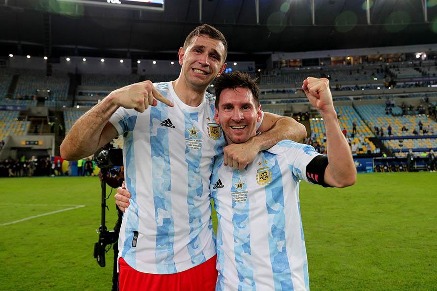 Messi y Dibu