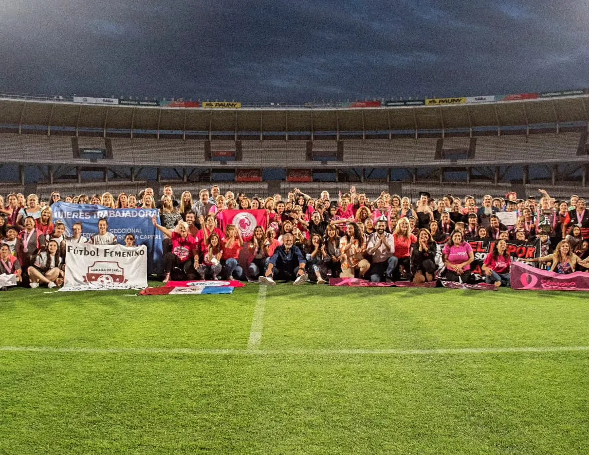 mujeres a la cancha