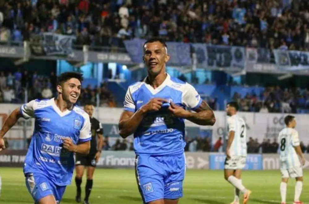 EL OBEJTIVO FOTO ESTUDIANTES RC GYT X