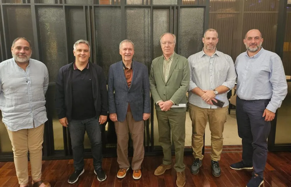EL OBJETIVO FOTO SCHIARETTI LLARYORA ALFALFA