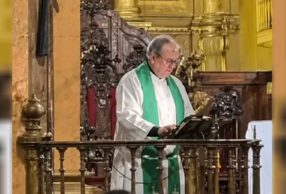Alejandro Nicola sacerdote