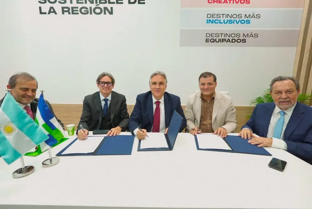 EL OBJETIVO FOTO FITUR MADRID LLARYORA CONVENIO