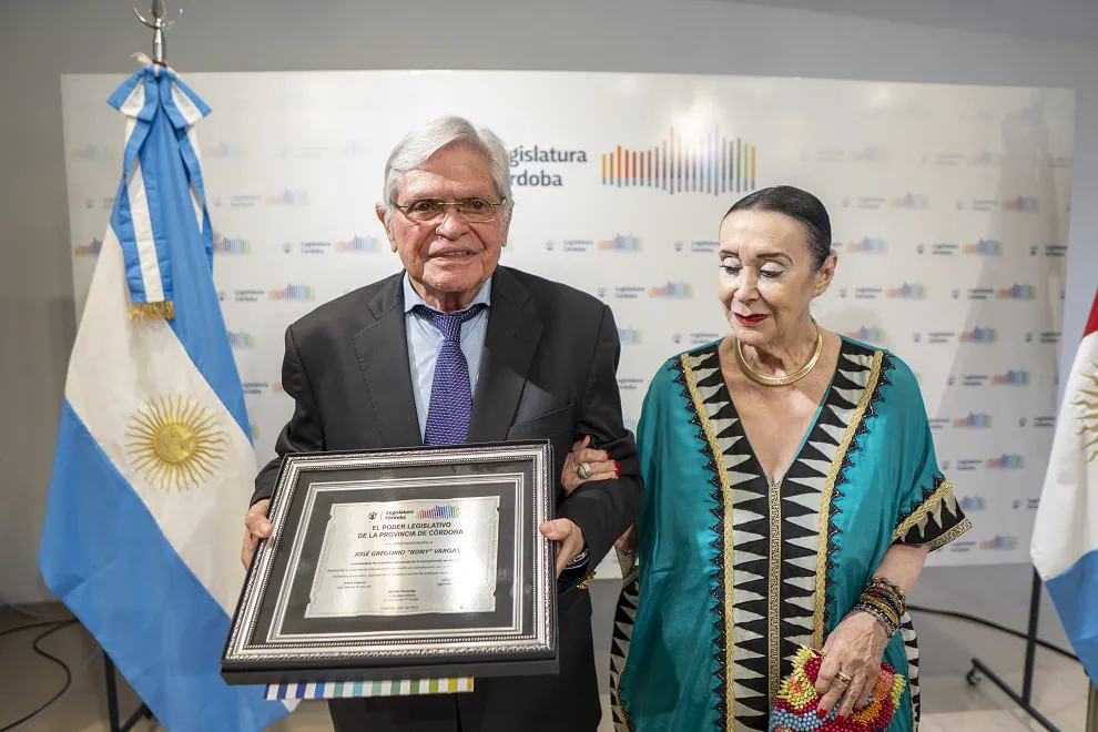 reconocimiento a Rony Vargas