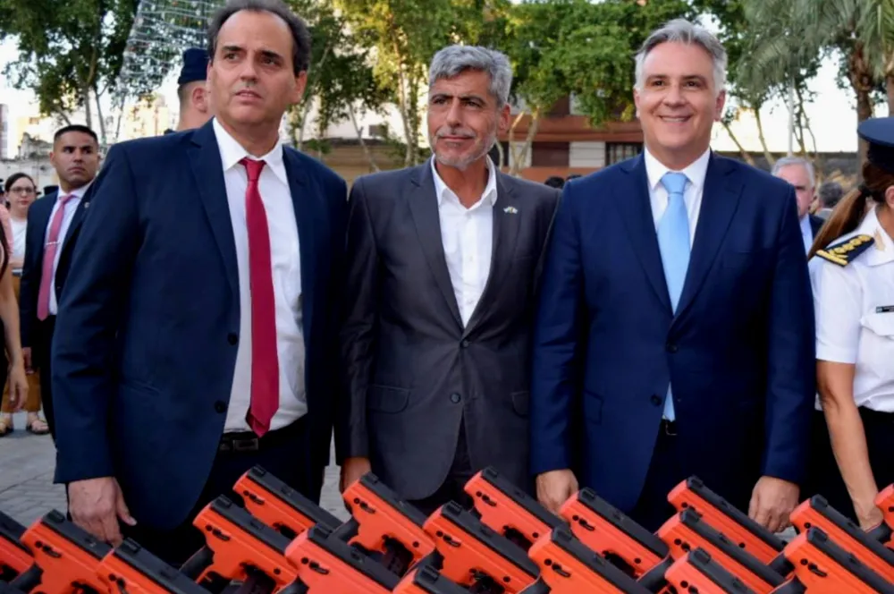 ARMAS NO LETALES A LA POLICÍA1