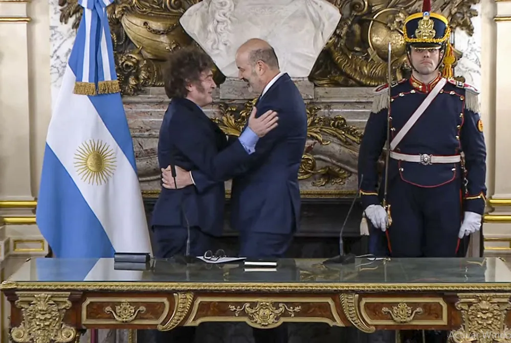 EL OBJETIVO FOTO MILEI STURZENEGGER JURA