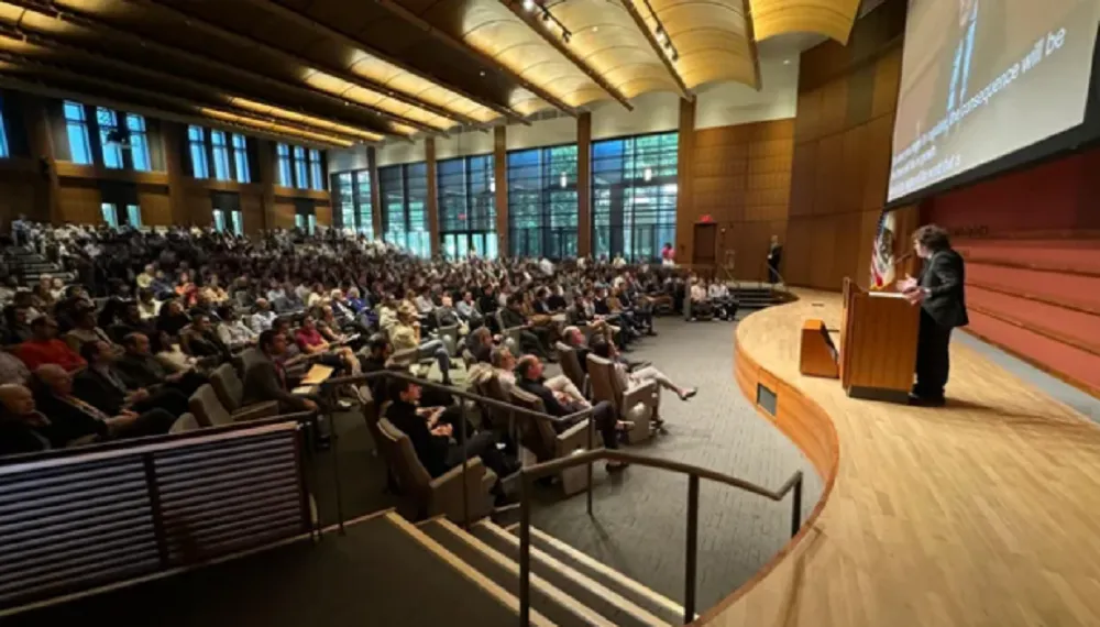 Milei disertó en la Universidad de Stanford 2