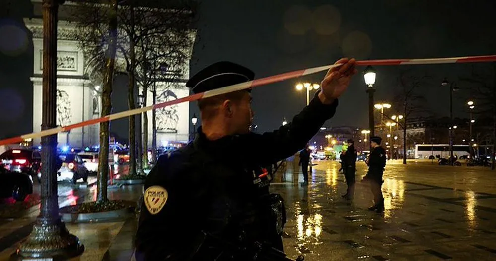 EL OBJETIVO FOTO PARIS ATAQUE ARCO DEL TRIUNFO X