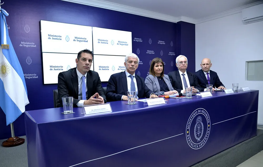 EL OBJETIVO FOTO PROYECTO PENAL JUVENIL BULLRICH CUNEO LIBARONA