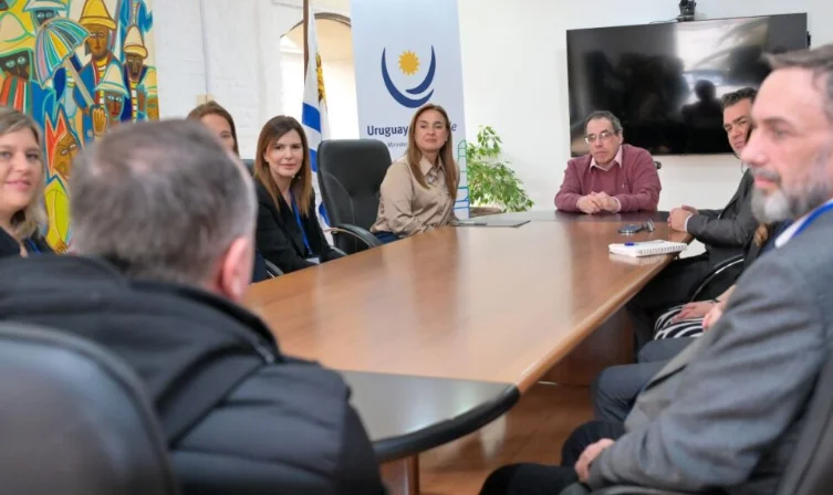 Prunotto fortalece los lazos turísticos Cba y Uruguay 3