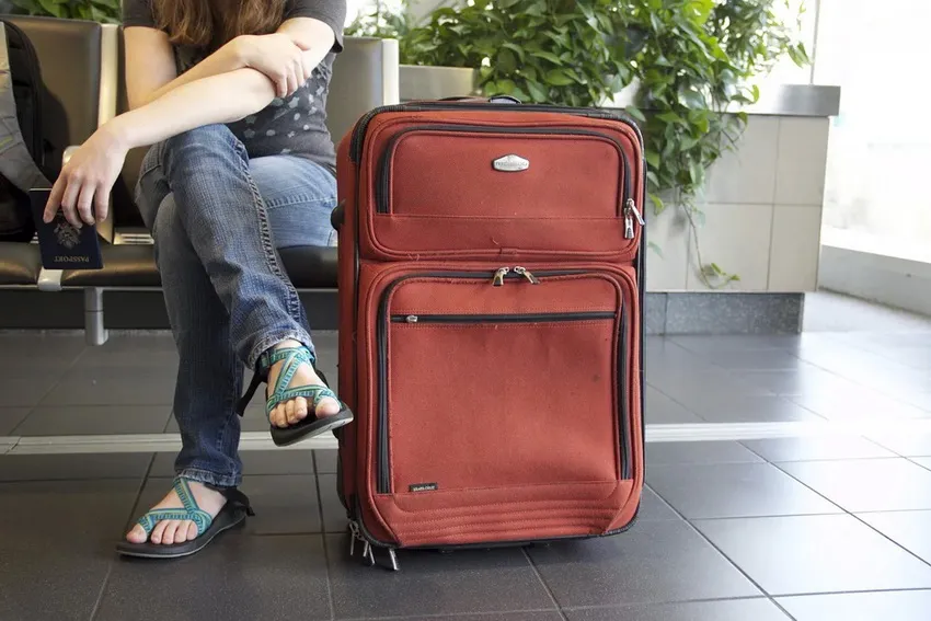 viajero-aeropuerto-viajes-equipaje_ NA