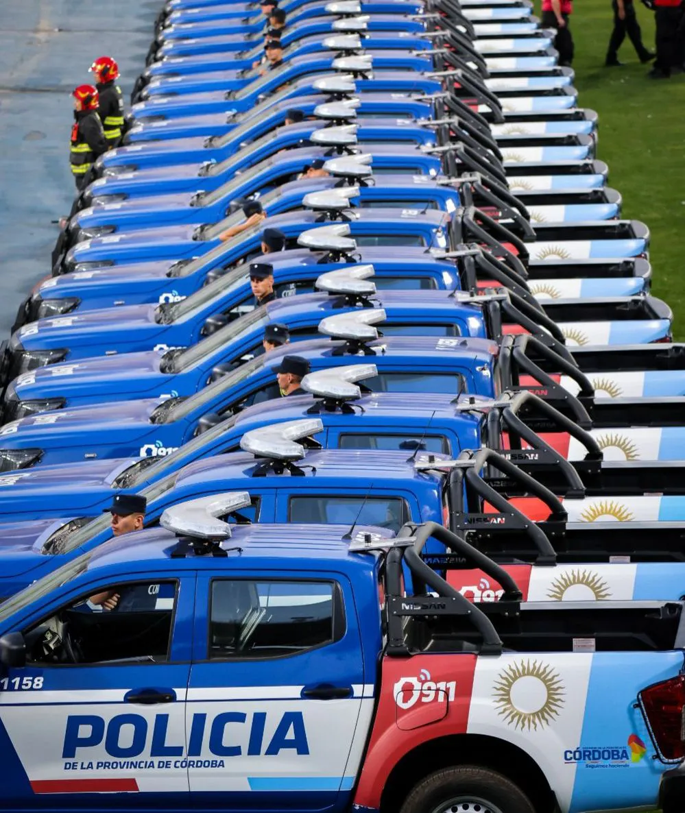 EL OBJETIVO FOTO LLARYORA MOVILES KEMPES 4