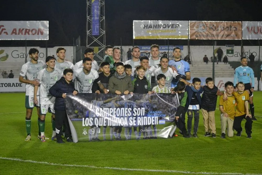EL OBJETIVO FOTO FEDERAL A SPORTIVO BELGRANO ESCOBAR HOMENAJE SELECCION
