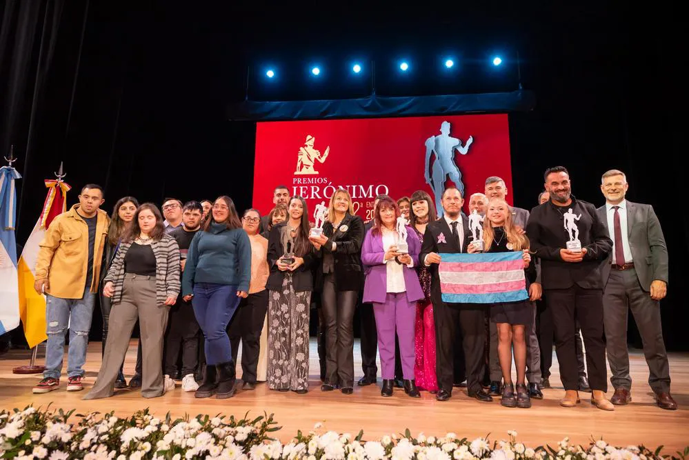 EL OBJETIVO FOTO PREMIO JERONIMO 8