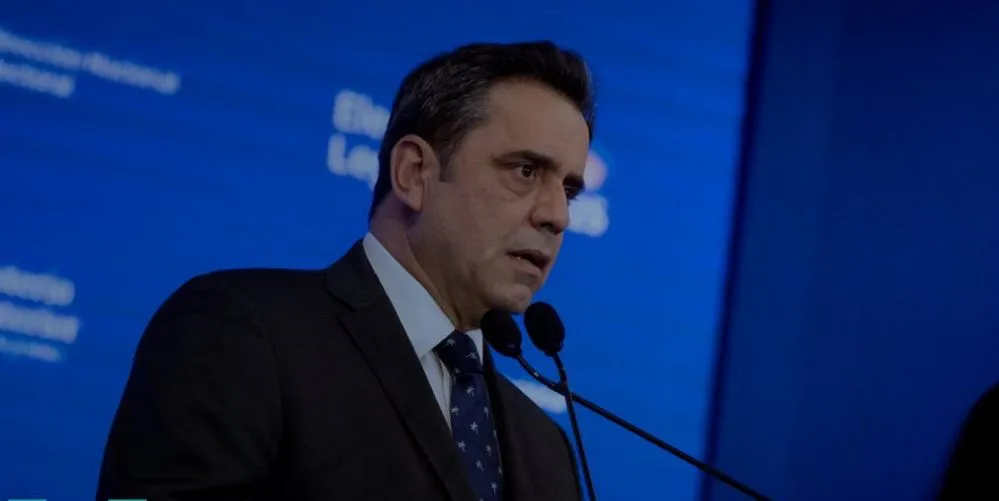 EL OBJETIVO FOTO LISANDRO CATALAN X