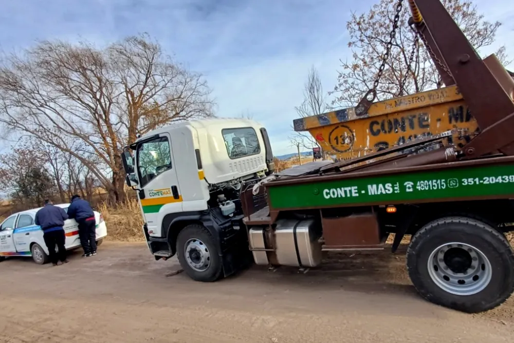 arrojaron residuos en la vía pública 1