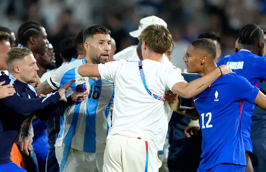 enfrentamiento-jugadores-francia-argentina_ NA