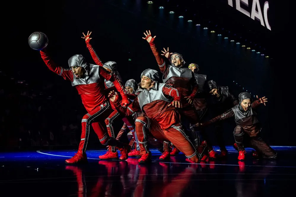 EL OBJETIVO FOTO CIRQUE DU SOLEIL MESSI10 TELAM
