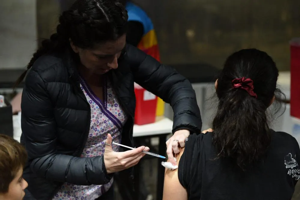 EL OBJETIVO FOTO CBA NOCHE DE LAS VACUNAS 2024 1