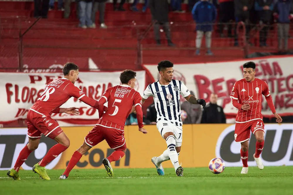 EL OBJETIVO FOTO HURACAN TALLERES TWITTER CAT 1