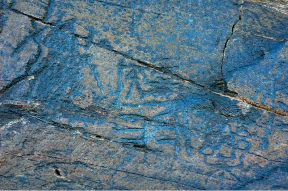 piedra grabada de 2.200 años