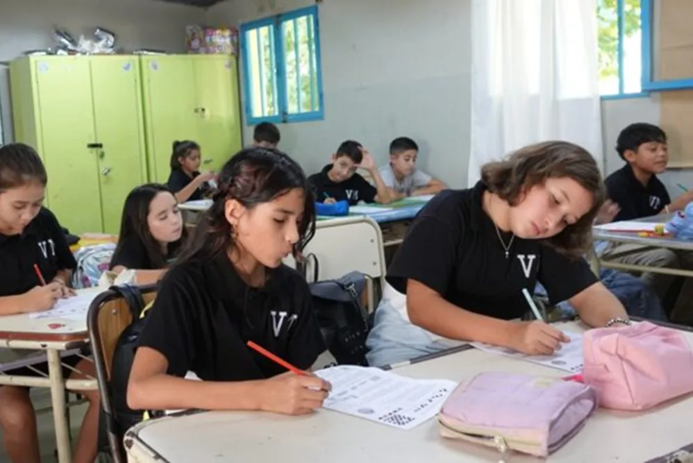 769-estudiantes-de-escuelas-municipales-fueron-premiados-en-la-Olimpiada-Internacional-de-Matematica-Canguro-800x400
