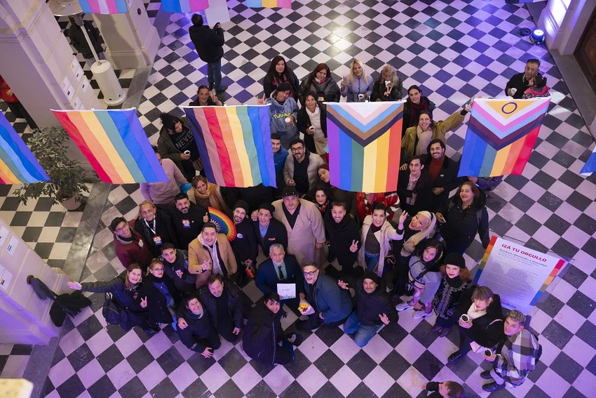 muestra-banderas-LGBTIQ+_ prensa Legislatura