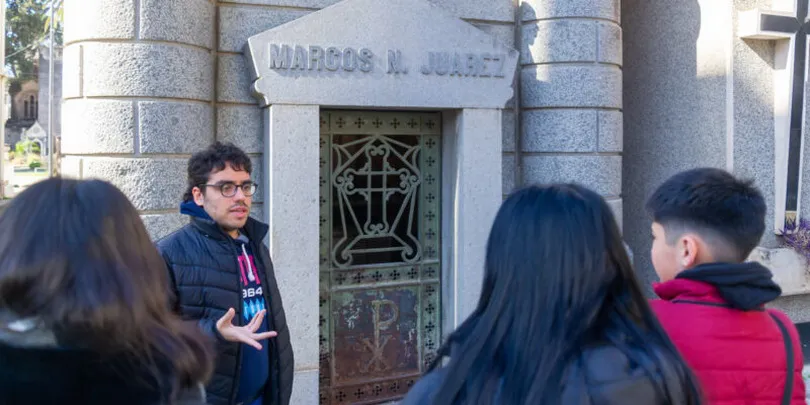 Recorrido_por_el_cementerio_San_Jeronimo_ prensa Municipalidad