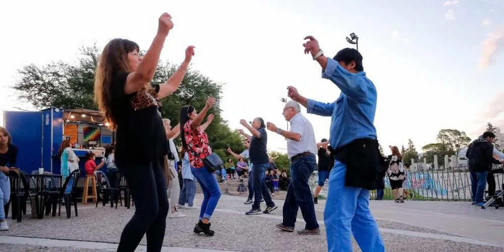 EL OBJETIVO FOTO PASEO SUQUIA DANZA