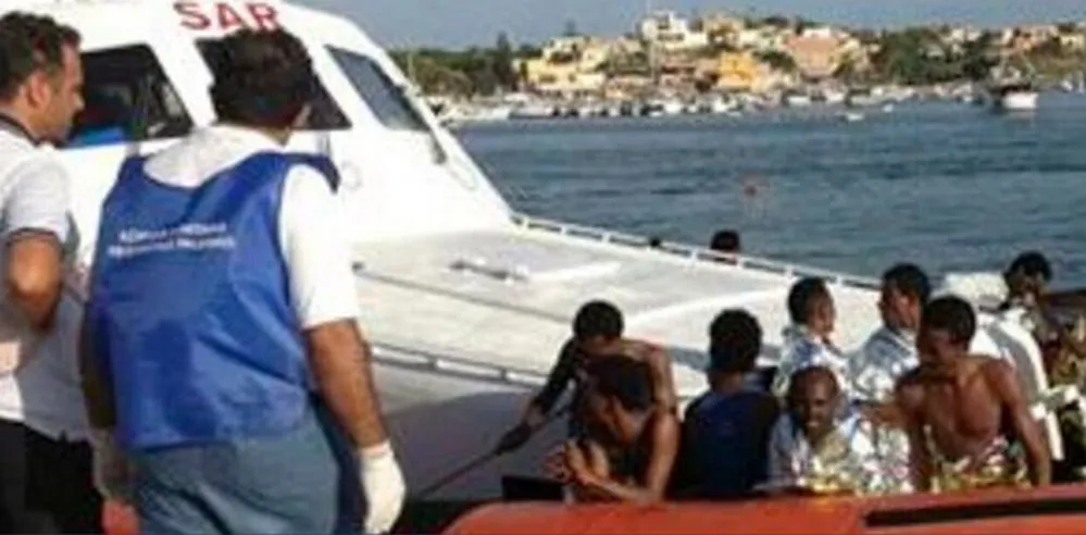 EL OBJETIVO FOTO NAUFRAGIO GUARDIA COSTERA ITALIA X NA