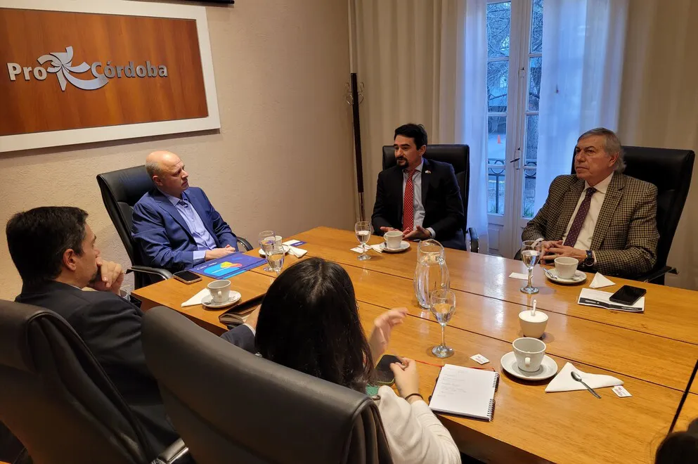 vinculación institucional y comercial