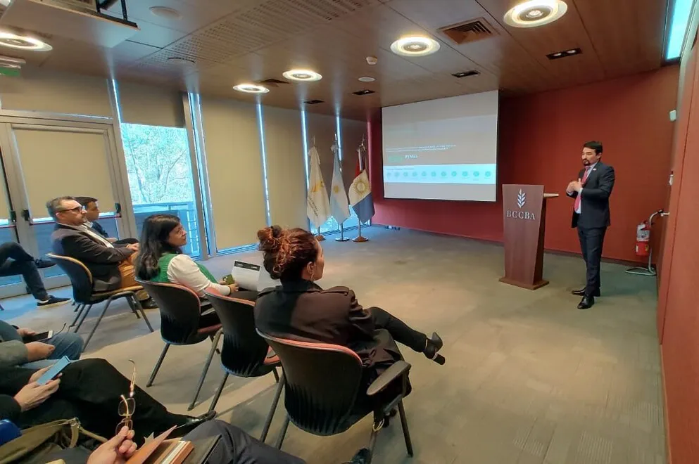 vinculación institucional y comercial