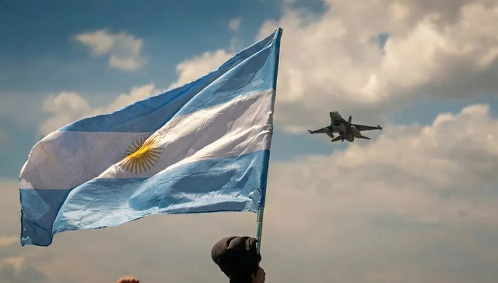 EL OBJETIVO FOTO F-16 LLEGADA 3