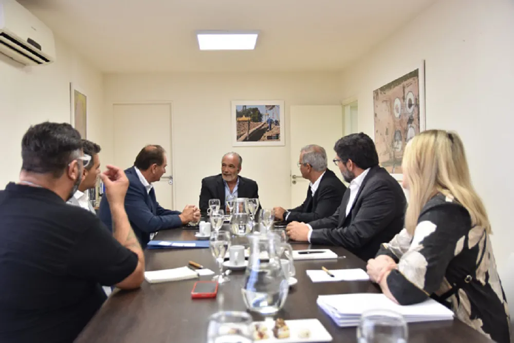 Mesa de Trabajo con empresas automotrices