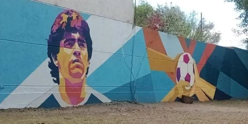 mural en homenaje a Maradona