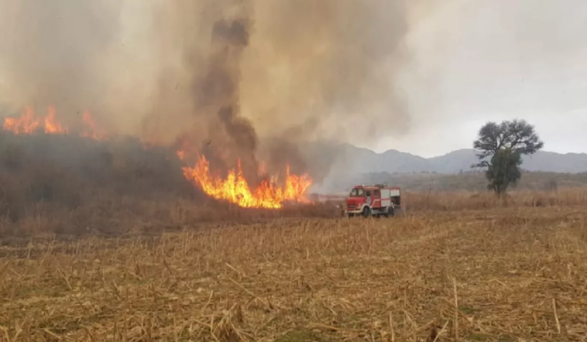 Incendio sierras bomberos