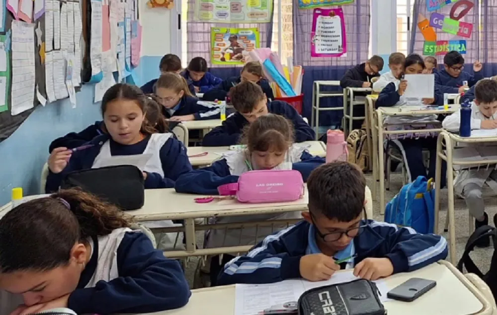 estudiantes primaria escuela ciclo lectivo