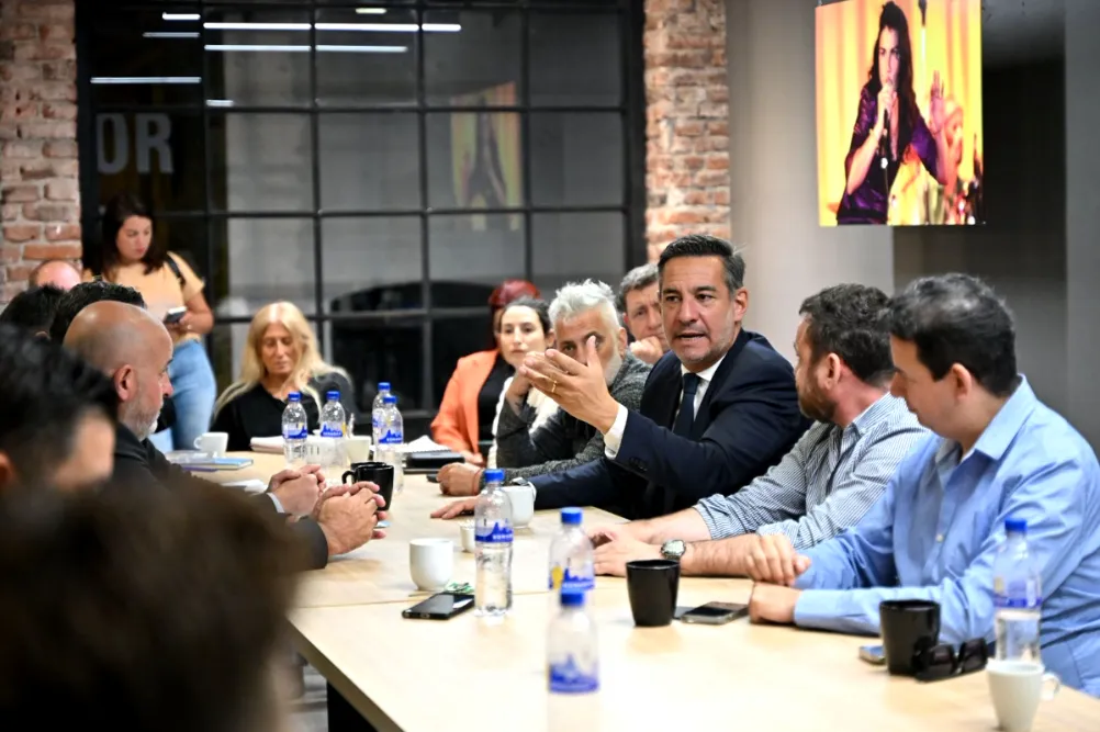 reuniones de sectores de la economía local