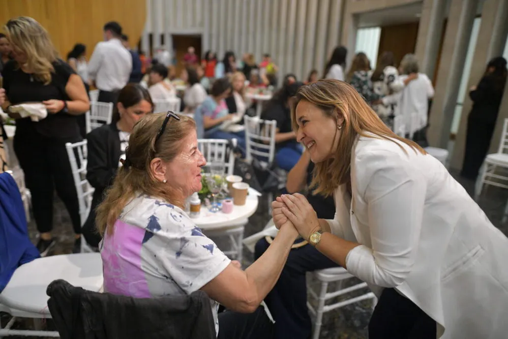 EL OBJETIVO FOTO LEGISLATURA PRUNOTTO BORDADORAS 2