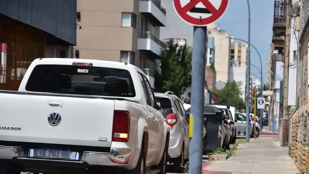 vehículos mal estacionados