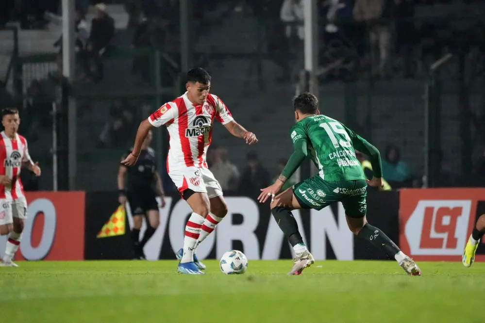EL OBJETIVO FOTO SARMIENTO IACC X 2