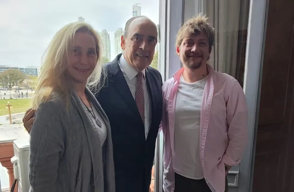 Francos Santiago Caputo y Karina