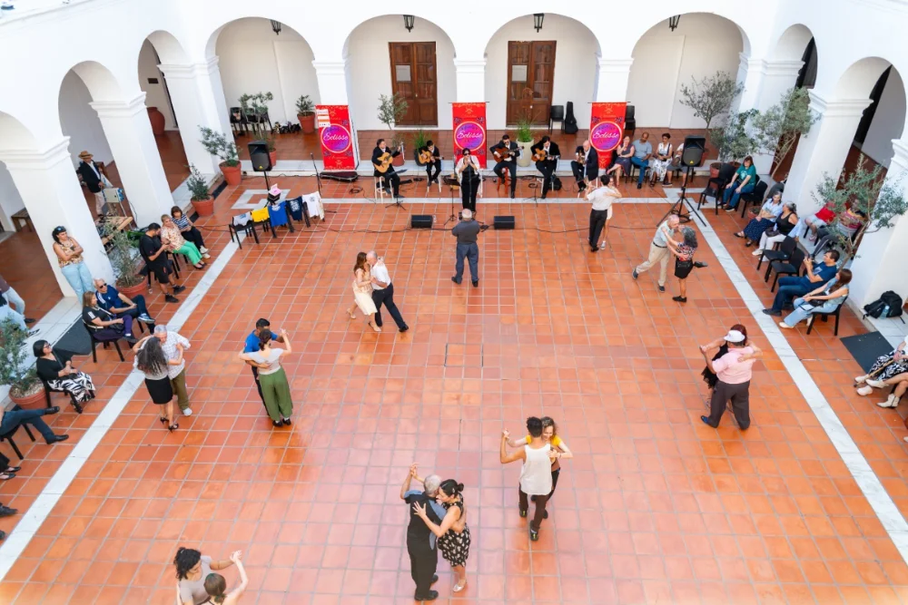 Cabildo reúne folklore y tango