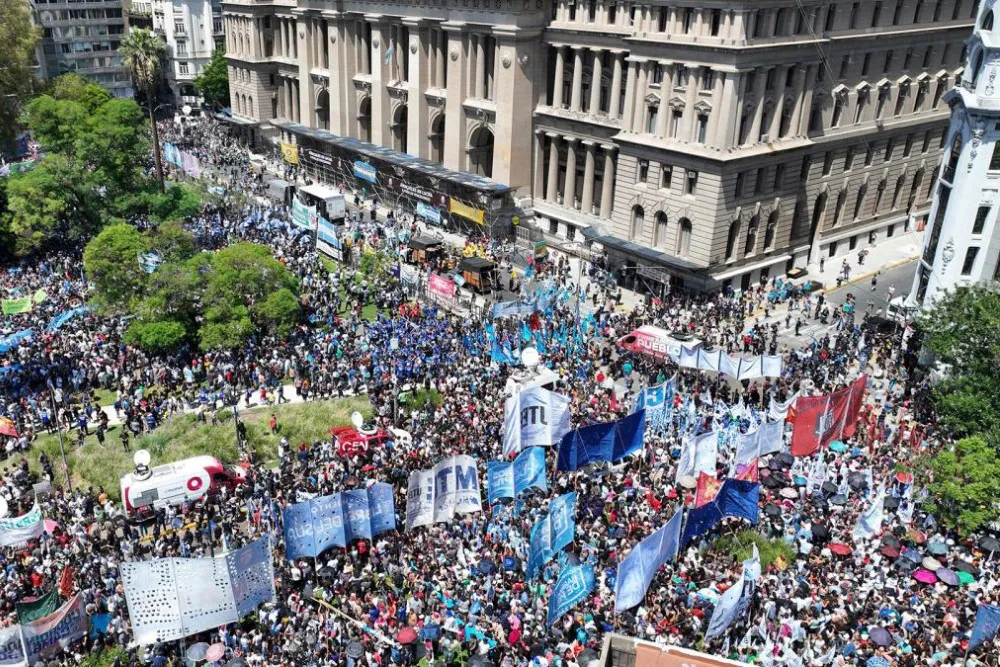 marcha contra decrewto