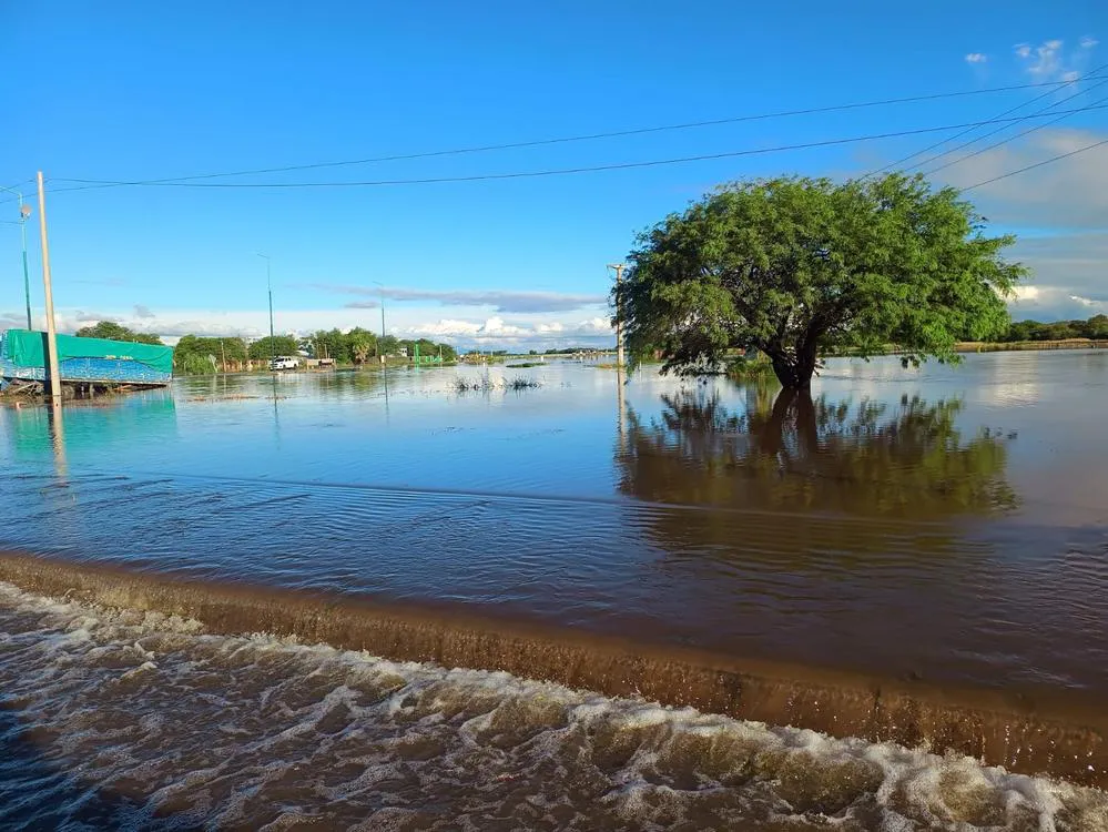 EL OBJETIVO FOTO LA PARA LLARYORA INUNDACION 2