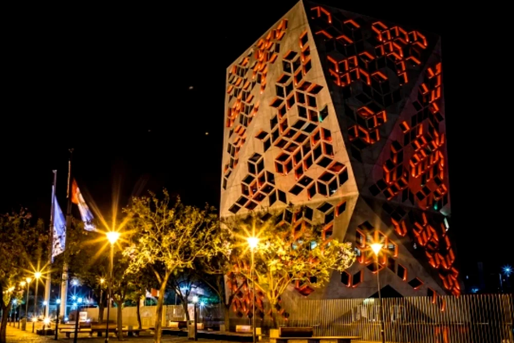 _ilumina de naranja para visibilizar la Esclerosis Múltiple