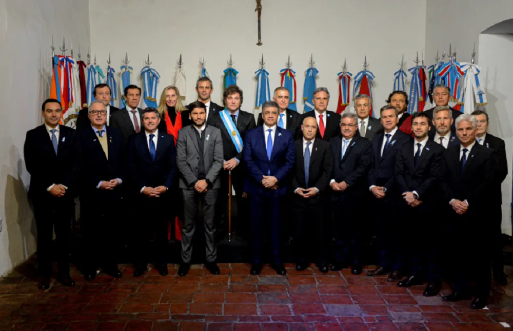 firma de Pacto de Mayo Milei y gobernadores 1