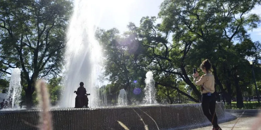 EL OBJETIVO FOTO PARQUE LAS HERAS ELISA MUNI CBA