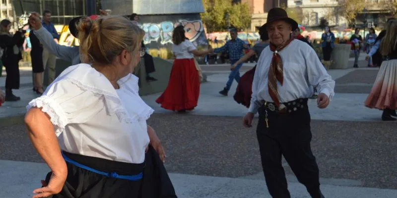 clase de ritmos en la plaza San Martín