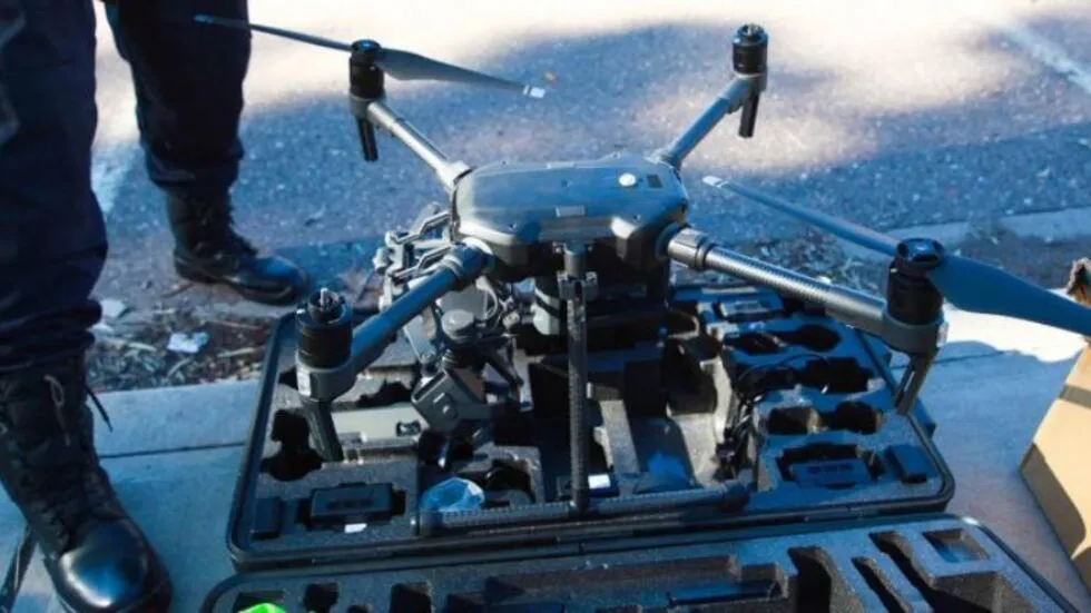 una división de drones